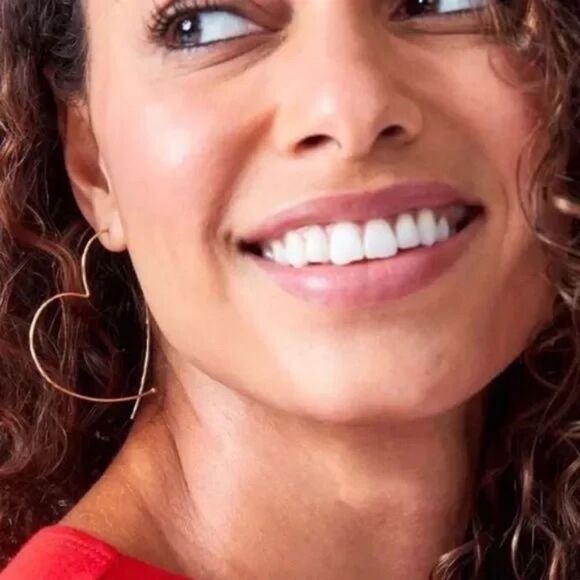 stella & dot ~ gold ~ essential hammered heart hoops - Picture 3 of 6